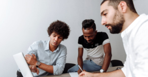 découvrez les meilleures pratiques en matière de planification de la main-d'œuvre pour optimiser vos ressources humaines, anticiper les besoins futurs et améliorer la performance de votre entreprise.