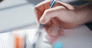 découvrez vos droits en matière de résiliation de contrat : conditions, procédures et obligations légales à connaître pour mettre fin à un contrat en toute conformité.