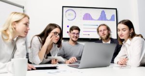 découvrez le rôle essentiel du data validation manager, garant de l'intégrité et de la qualité des données au sein de votre organisation. apprenez comment un expert en validation des données peut optimiser vos processus, assurer la conformité réglementaire et améliorer la prise de décision grâce à des données fiables.