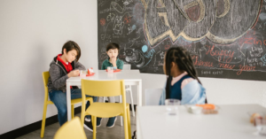 découvrez les détails de la clause des chèques-repas : avantages, conditions d'utilisation et impacts financiers pour les employés et les employeurs.