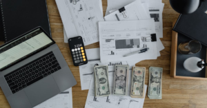 découvrez tout ce que vous devez savoir sur le bulletin de salaire : définition, composition, droits des salariés et conseils pour le comprendre aisément.