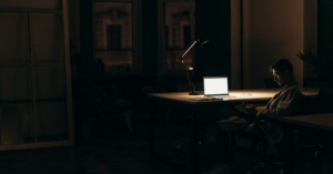 découvrez comment optimiser vos heures supplémentaires nocturnes pour maximiser votre productivité et améliorer votre bien-être. apprenez des conseils pratiques et des stratégies efficaces pour gérer votre temps la nuit.
