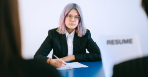 préparez-vous efficacement pour un entretien de licenciement avec nos conseils pratiques. découvrez comment gérer cette situation délicate et aborder les discussions de manière constructive pour minimiser le stress et trouver des solutions optimales.