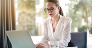 découvrez tout sur la durée d'emploi des salariés, un indicateur clé pour comprendre la fidélité des employés et l'engagement au sein de l'entreprise. examinez les facteurs influençant la rétention et comment améliorer l'expérience des collaborateurs.