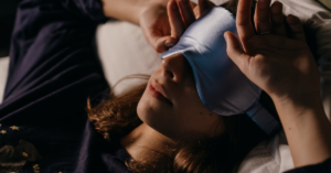 découvrez l'importance du repos compensatoire nocturne pour améliorer votre bien-être. apprenez comment optimiser vos nuits pour récupérer efficacement après des journées fatigantes.