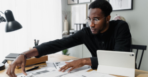 découvrez comment la déduction de salaire fonctionne, ses implications et les différents types de déductions qui peuvent affecter votre revenu. informez-vous sur vos droits et obligations en matière de retenue sur salaire.