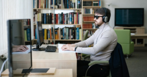 découvrez l'importance du social monitoring pour votre entreprise. suivez, analysez et tirez parti des conversations en ligne pour améliorer votre stratégie de communication, gérer votre réputation et engager efficacement votre audience.