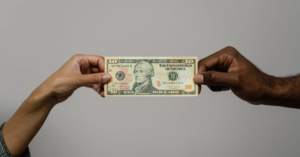 découvrez tout ce qu'il faut savoir sur le salaire du 13ème mois : avantages, conditions d'octroi et impact sur vos finances. informez-vous pour maximiser vos bénéfices !