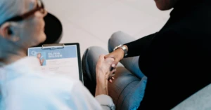 découvrez nos conseils et meilleures pratiques pour réussir votre recrutement : astuces pour attirer, sélectionner et intégrer les meilleurs talents dans votre entreprise.