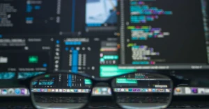 découvrez l'essentiel de la cybersécurité : définitions, enjeux, conseils pratiques et solutions pour protéger vos données et assurer la sécurité de votre entreprise ou de votre vie numérique.