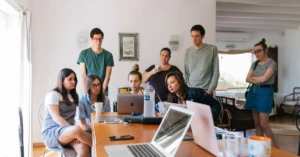découvrez les clés du leadership : conseils, compétences et stratégies pour devenir un leader inspirant et efficace, que ce soit en entreprise, en équipe ou dans votre vie quotidienne.