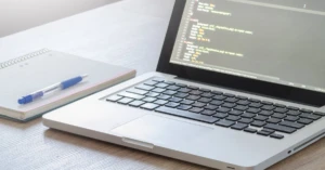 découvrez les bases et les tendances du développement web, des langages de programmation aux outils modernes, pour créer des sites internet performants et attractifs.