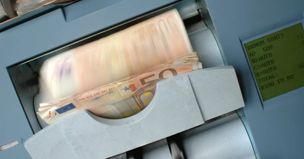 découvrez comment l'automatisation en finance peut réduire les risques, optimiser les processus et améliorer la précision des opérations financières.