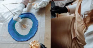 découvrez la décoration en résine jesmonite, une solution moderne et durable pour des créations artistiques uniques et esthétiques.