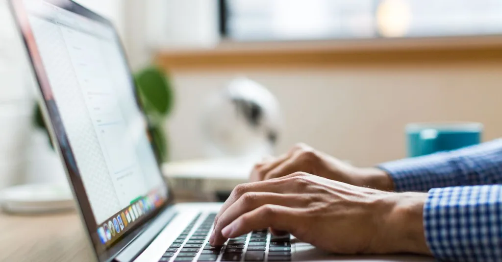 découvrez des stratégies et outils numériques pour optimiser votre productivité au quotidien et travailler plus efficacement grâce à la technologie.