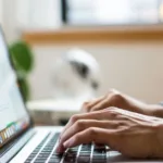 découvrez des stratégies et outils numériques pour optimiser votre productivité au quotidien et travailler plus efficacement grâce à la technologie.