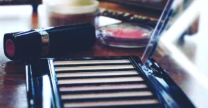 découvrez nos conseils beauté essentiels pour une peau éclatante et un look naturel au quotidien.